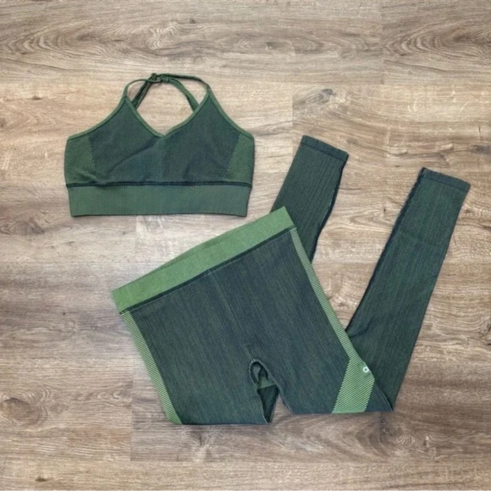 ALO Yoga Lime and Dark Green Leggings and bra top - Picture 5 of 5